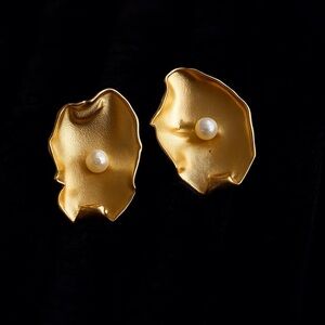 Elegant Gold Pearl Earrings with recycled materials